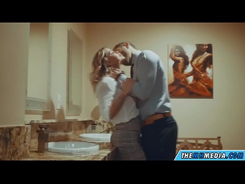❤️ Cando unha loura tetona seduce nun baño público ️❌ Só porno na pornografía gl.porno-negrov.ru ❌